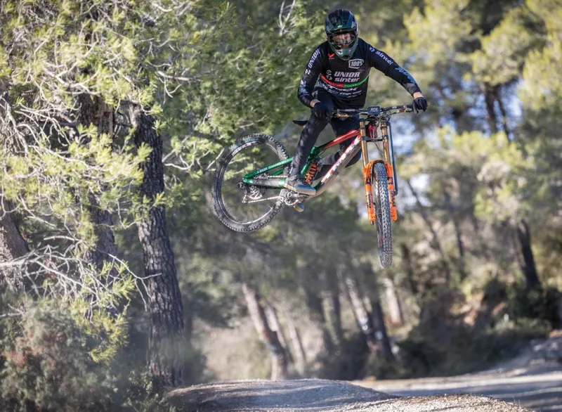 Lizard Skins Wasatch  Single-Clamp Lock-On MTB Grips - 136mm - Black-2